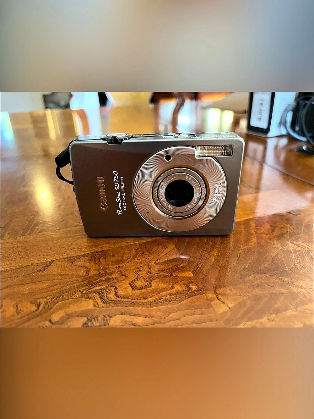Vintage Canon PowerShot SD750 Digital ELPH Digital Camera Silver